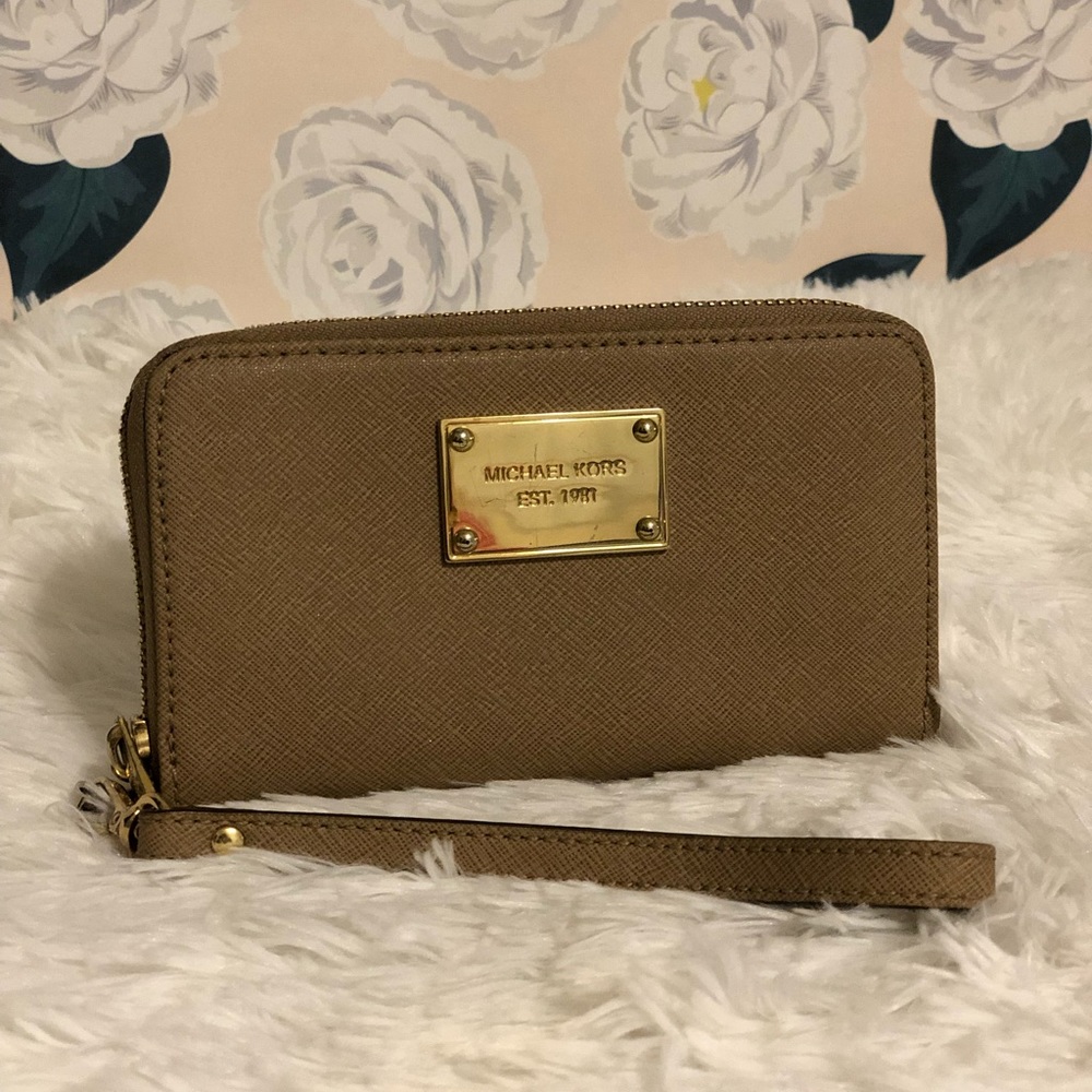 Michael Kors wristlet in Dark Khaki
